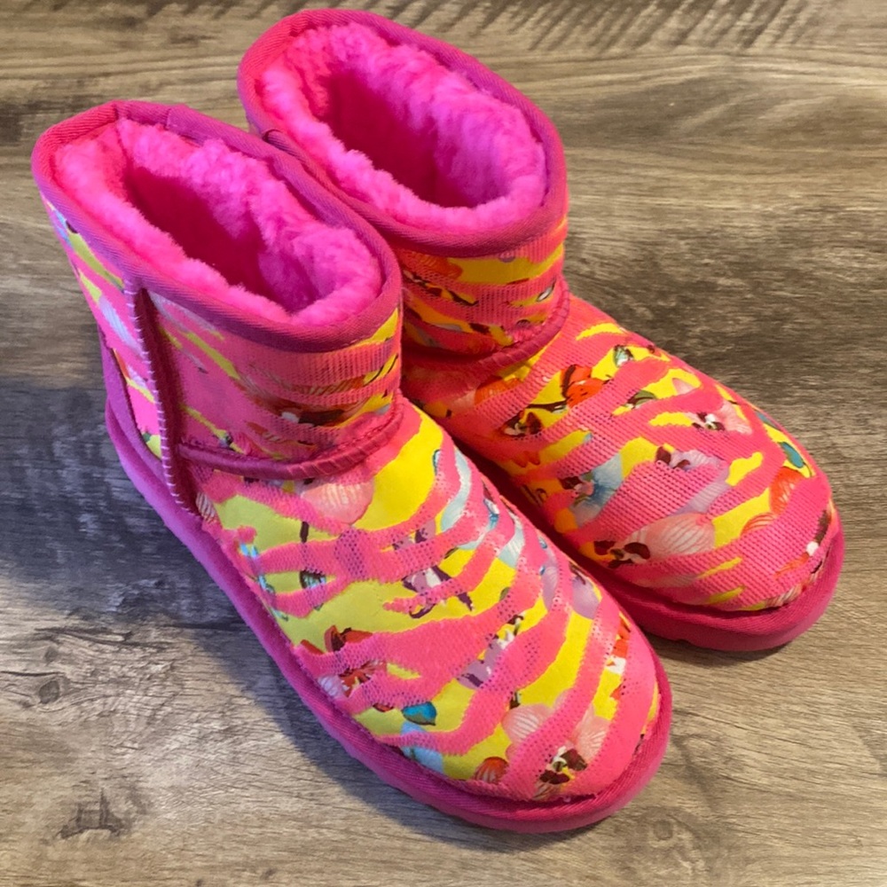 Ugg Classic Mini Tiger Flower with Sequins Pink Womens